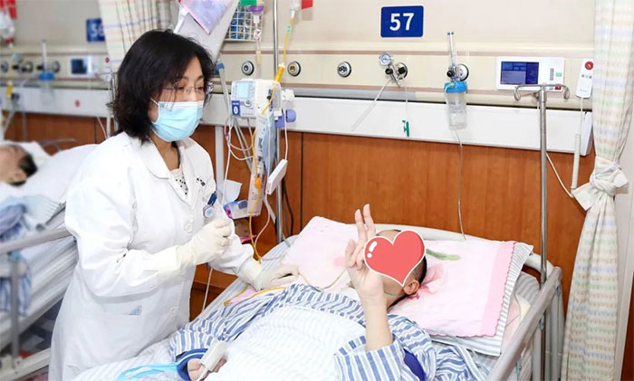 年輕女子突發腦出血致中度昏迷 經多學科聯合救治成功蘇醒